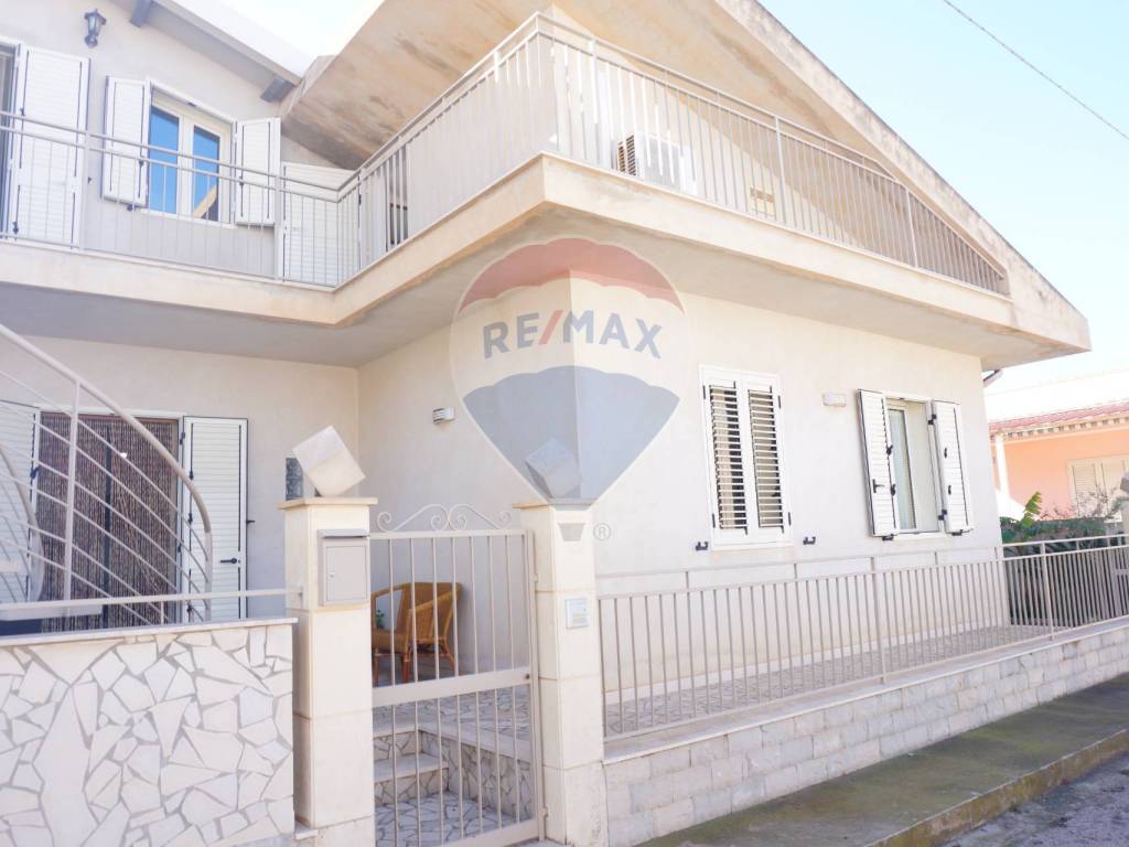 casa indipendente in vendita a Santa Croce Camerina in zona Casuzze/Kaukana