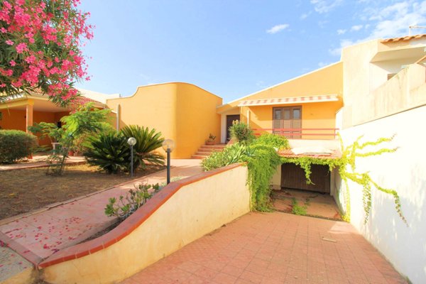 casa indipendente in vendita a Santa Croce Camerina in zona Punta Secca