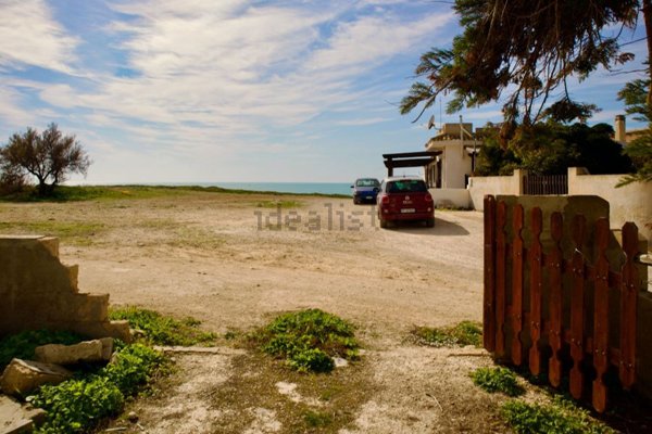 casa indipendente in vendita a Santa Croce Camerina in zona Punta Braccetto