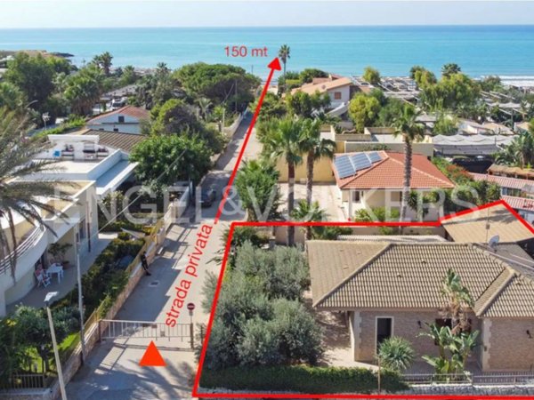 casa indipendente in vendita a Santa Croce Camerina in zona Punta Braccetto