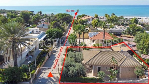 casa indipendente in vendita a Santa Croce Camerina in zona Punta Braccetto