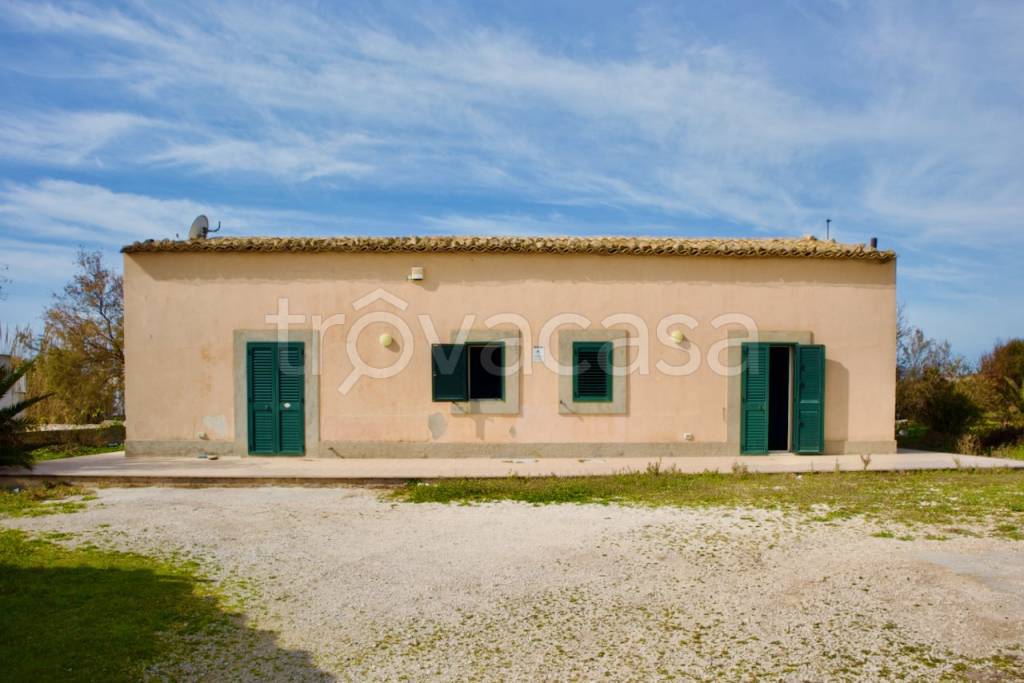 casa indipendente in vendita a Santa Croce Camerina in zona Punta Braccetto