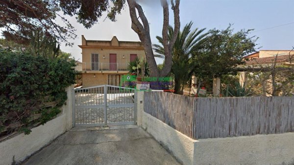 casa indipendente in vendita a Santa Croce Camerina in zona Punta Braccetto