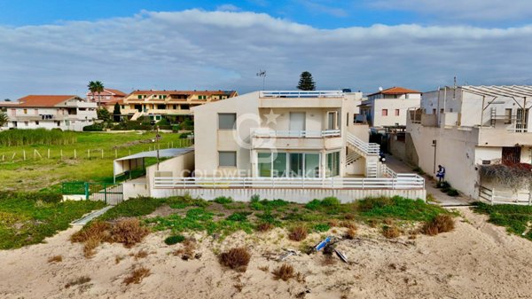 casa indipendente in vendita a Santa Croce Camerina in zona Punta Braccetto