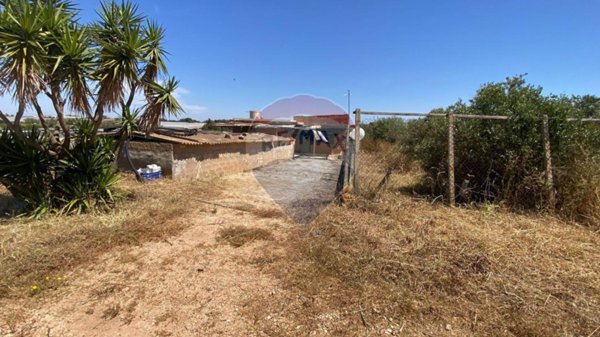 casa indipendente in vendita a Santa Croce Camerina in zona Punta Secca
