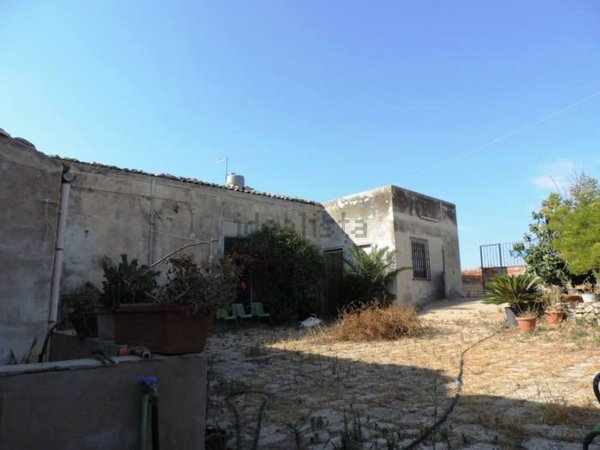 locale di sgombero in vendita a Santa Croce Camerina