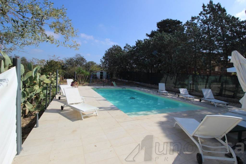 casa indipendente in vendita a Santa Croce Camerina