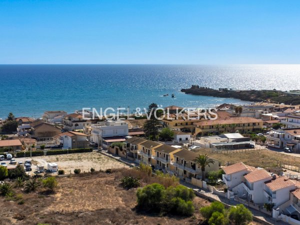 casa indipendente in vendita a Santa Croce Camerina in zona Punta Braccetto