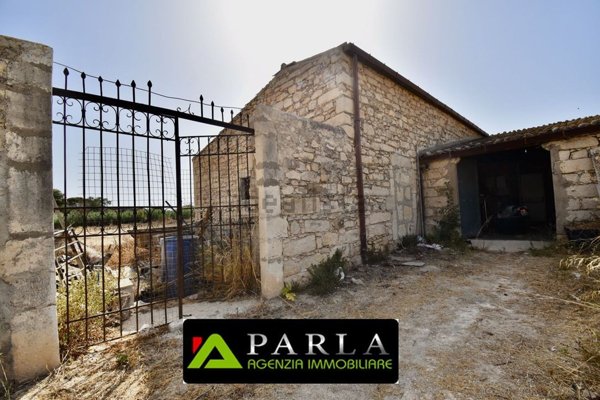 casa indipendente in vendita a Santa Croce Camerina