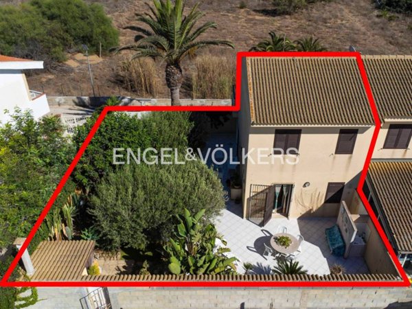 casa indipendente in vendita a Santa Croce Camerina in zona Punta Braccetto