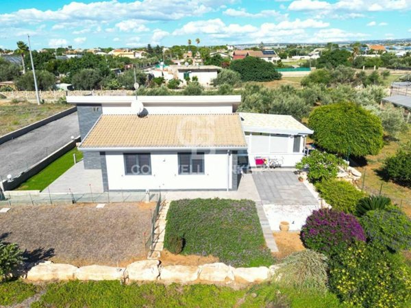 casa indipendente in vendita a Santa Croce Camerina in zona Punta Secca