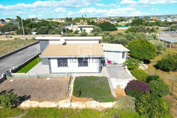casa indipendente in vendita a Santa Croce Camerina in zona Punta Secca