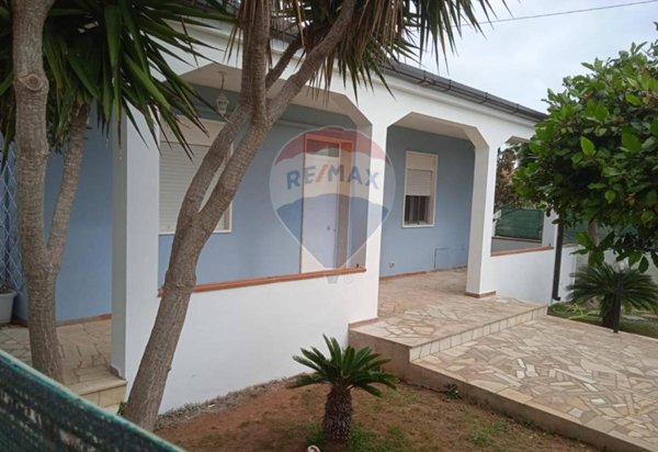 casa indipendente in vendita a Santa Croce Camerina in zona Biddemi