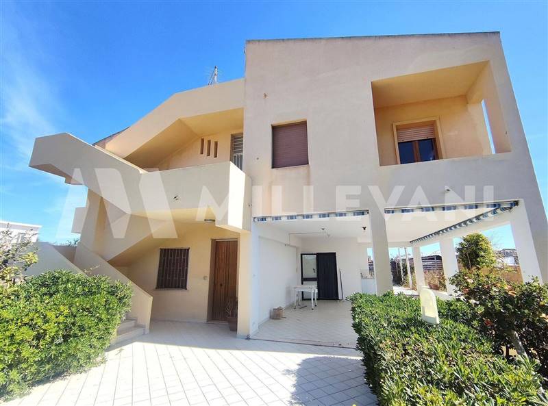 casa indipendente in vendita a Santa Croce Camerina in zona Punta Braccetto