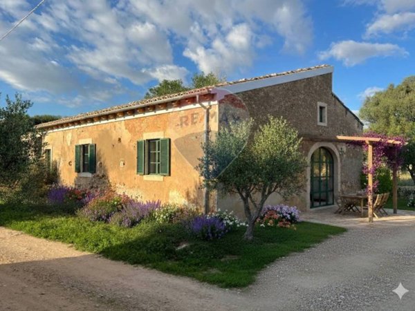 casa indipendente in vendita a Santa Croce Camerina
