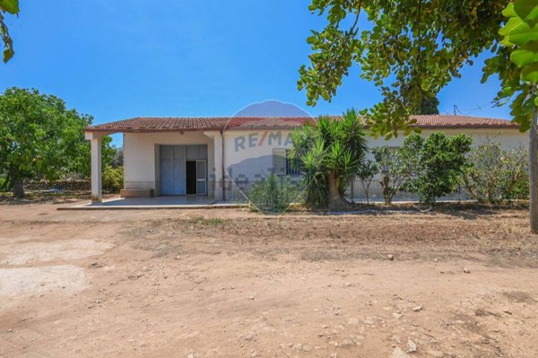 casa indipendente in vendita a Santa Croce Camerina in zona Pellegrino