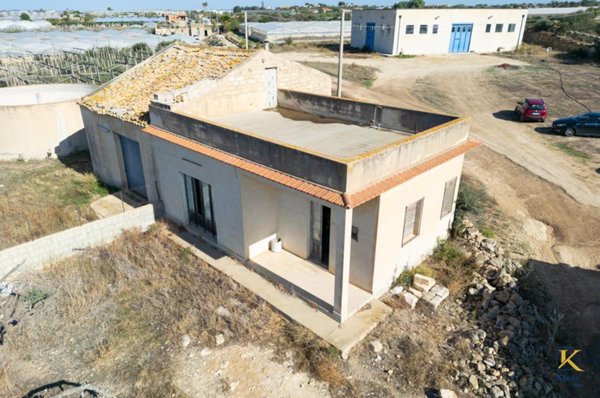 casa indipendente in vendita a Santa Croce Camerina in zona Punta Secca