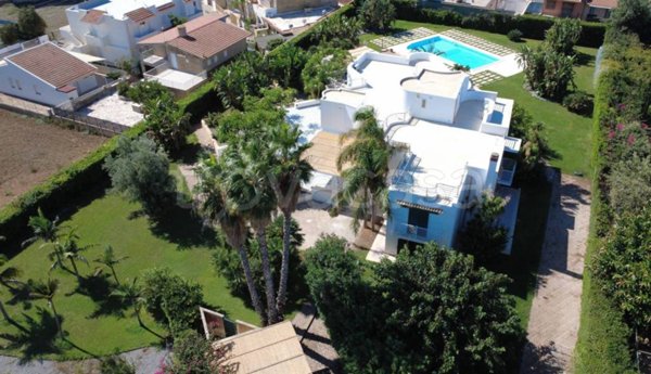 casa indipendente in vendita a Santa Croce Camerina in zona Punta Braccetto