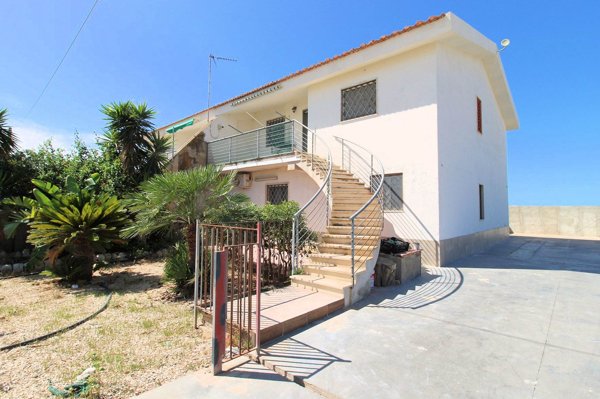 casa indipendente in vendita a Santa Croce Camerina