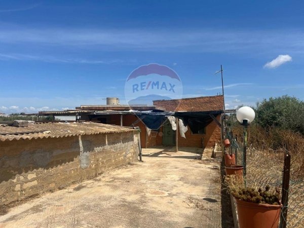 casa indipendente in vendita a Santa Croce Camerina in zona Punta Secca