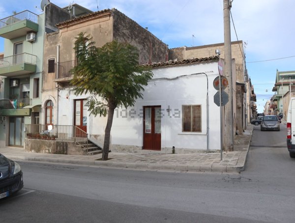 casa indipendente in vendita a Santa Croce Camerina