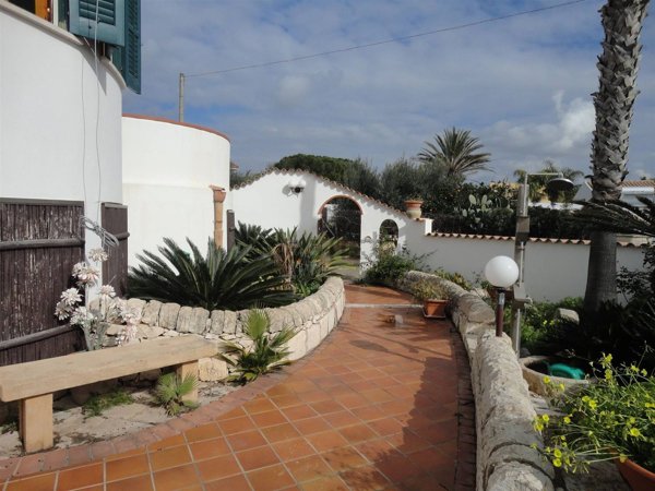 casa indipendente in vendita a Santa Croce Camerina in zona Casuzze/Kaukana