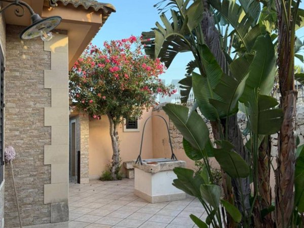 casa indipendente in vendita a Santa Croce Camerina in zona Punta Braccetto