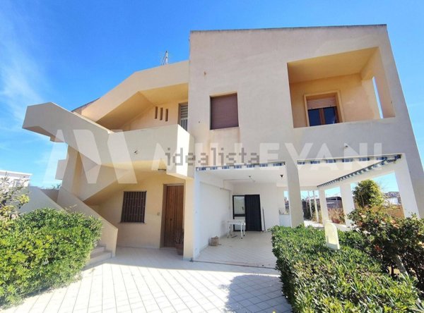 casa indipendente in vendita a Santa Croce Camerina in zona Punta Braccetto