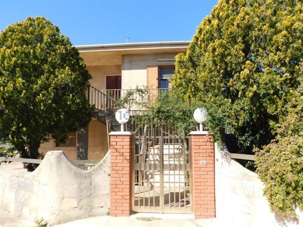casa indipendente in vendita a Santa Croce Camerina