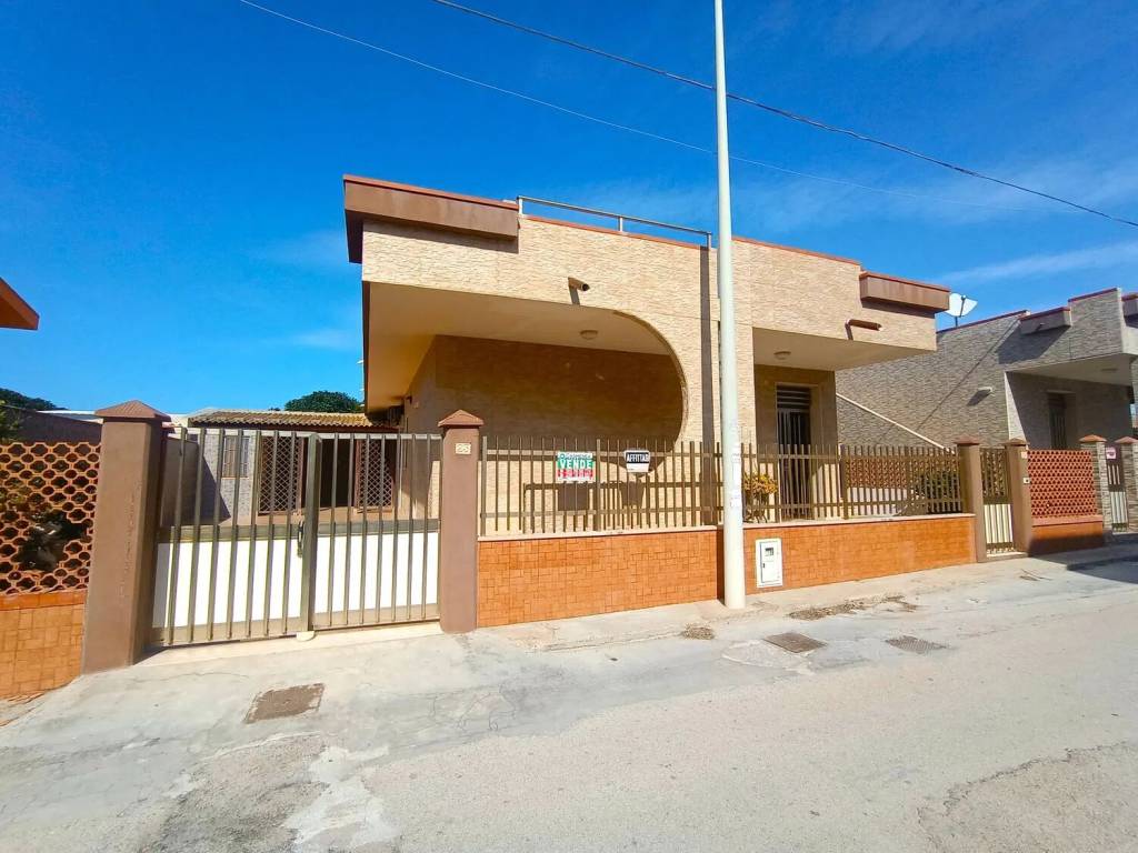 casa indipendente in vendita a Santa Croce Camerina in zona Punta Secca