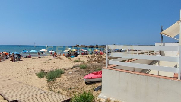 casa indipendente in vendita a Santa Croce Camerina in zona Punta Braccetto