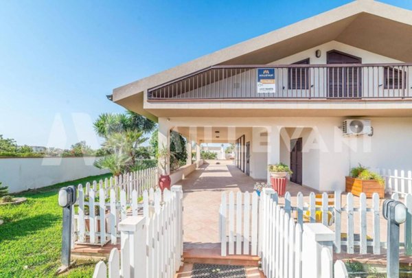 casa indipendente in vendita a Santa Croce Camerina in zona Casuzze/Kaukana