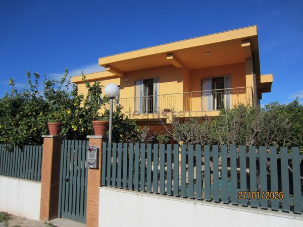 casa indipendente in vendita a Santa Croce Camerina