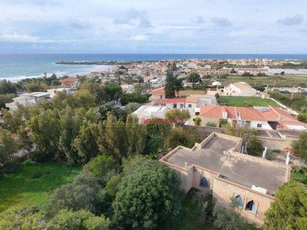 casa indipendente in vendita a Santa Croce Camerina in zona Punta Braccetto