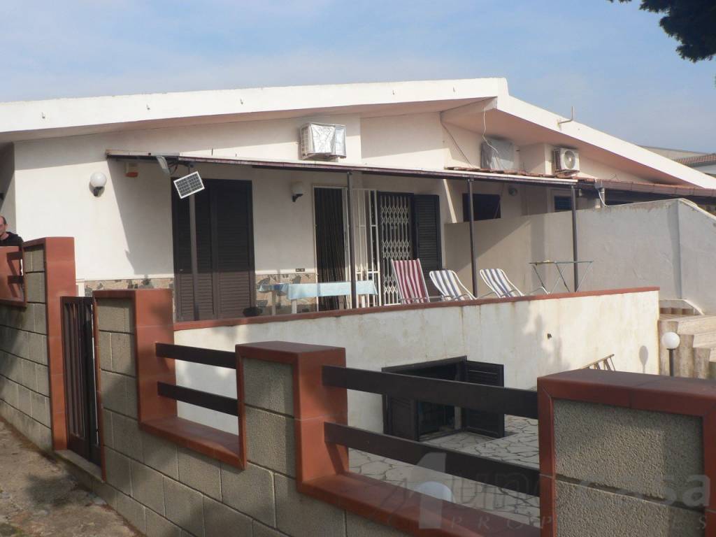 casa indipendente in vendita a Santa Croce Camerina in zona Punta Secca