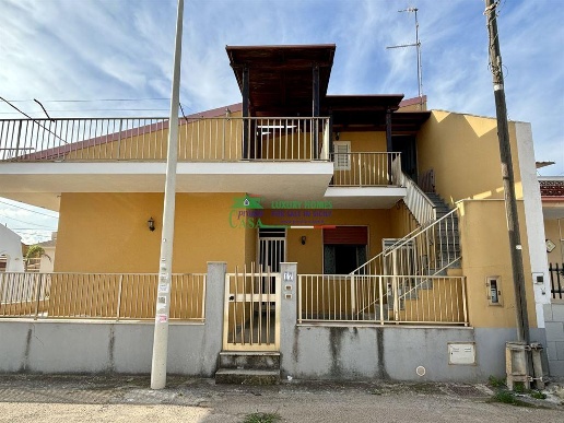 casa indipendente in vendita a Santa Croce Camerina in zona Casuzze/Kaukana