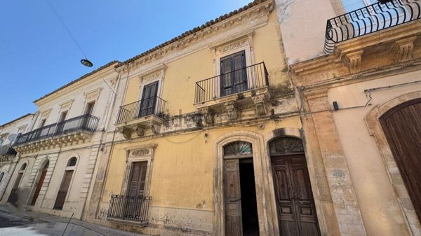 casa indipendente in vendita a Santa Croce Camerina