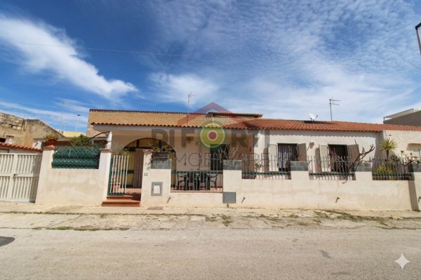 casa indipendente in vendita a Santa Croce Camerina in zona Casuzze/Kaukana