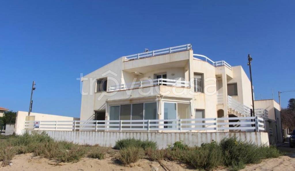 casa indipendente in vendita a Santa Croce Camerina in zona Punta Braccetto