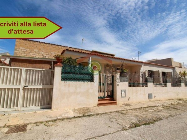 casa indipendente in vendita a Santa Croce Camerina in zona Casuzze/Kaukana