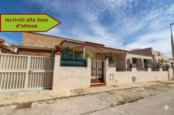 casa indipendente in vendita a Santa Croce Camerina in zona Casuzze/Kaukana