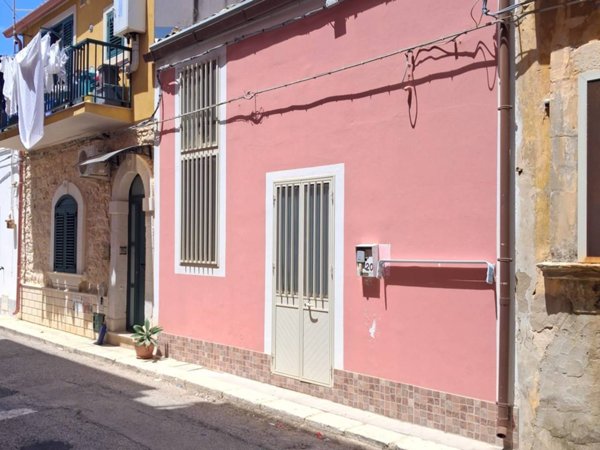 casa indipendente in vendita a Santa Croce Camerina