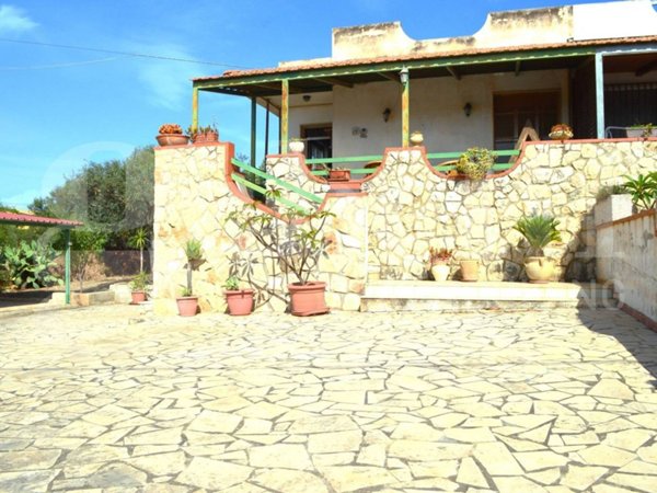 casa indipendente in vendita a Santa Croce Camerina in zona Casazze