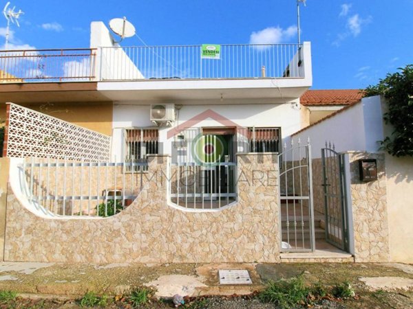 casa indipendente in vendita a Santa Croce Camerina in zona Casuzze/Kaukana
