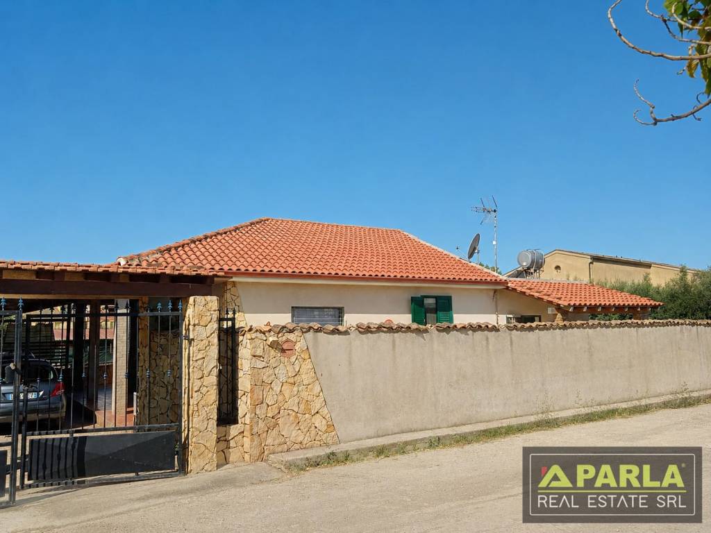 casa indipendente in vendita a Santa Croce Camerina