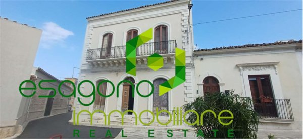 casa indipendente in vendita a Santa Croce Camerina