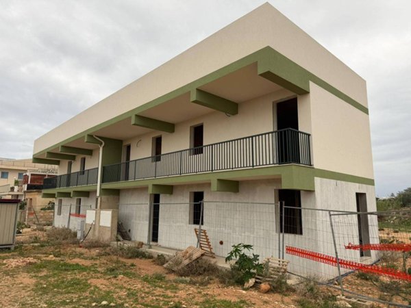 intera palazzina in vendita a Santa Croce Camerina in zona Casuzze/Kaukana