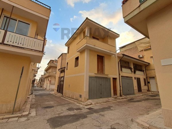 casa indipendente in vendita a Santa Croce Camerina