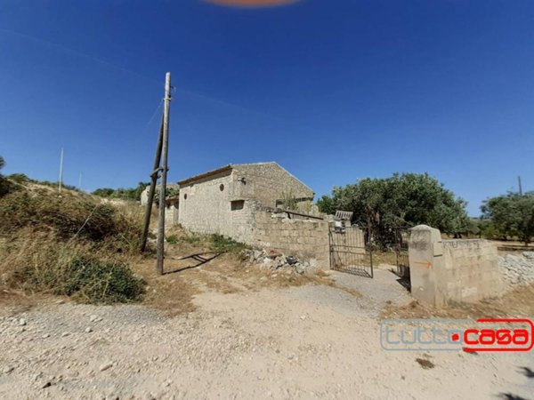casa indipendente in vendita a Scicli