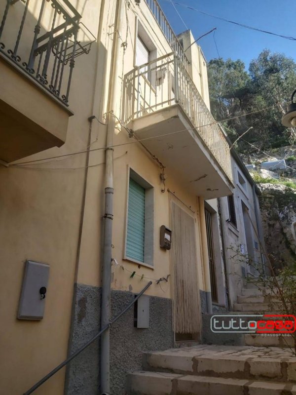 casa indipendente in vendita a Scicli